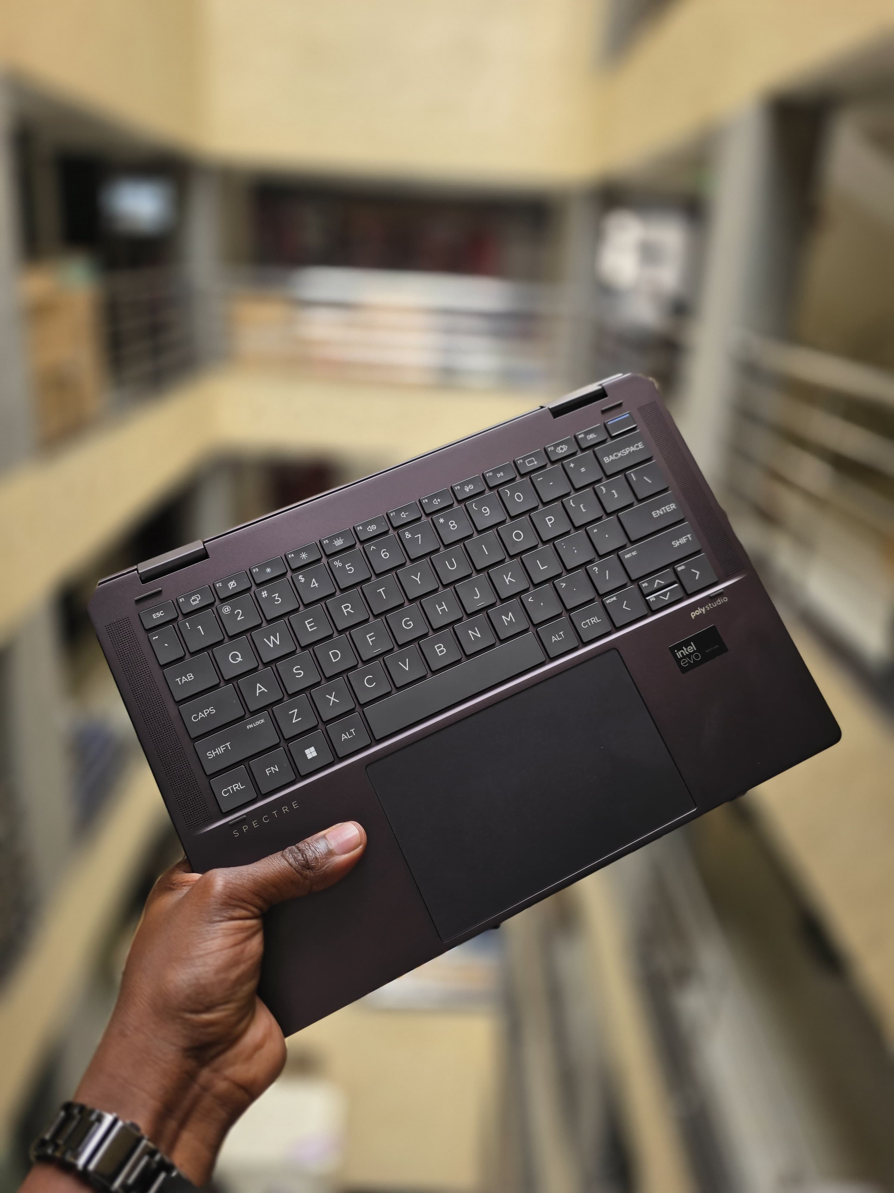 HP SPECTRE X360 2 in  1 14-eU0xxx